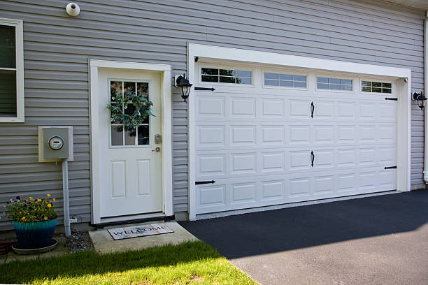 24/7 Emergency Garage Door Panel Replacement experts in Kemah, TX